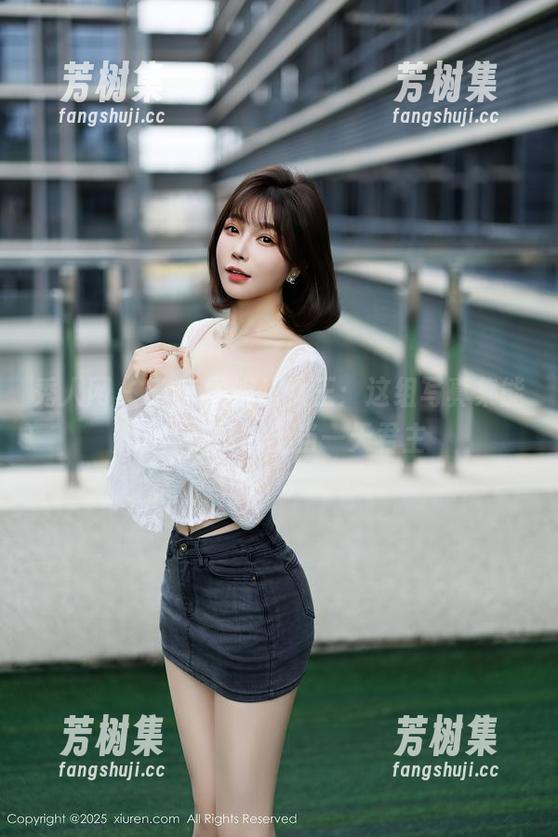 秀人网 - Egg尤妮丝女王：这组写真集能让你在沙发上当一天君主