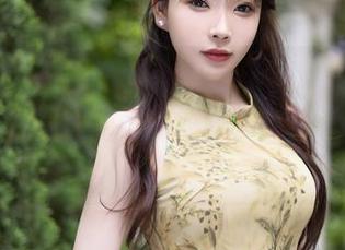 秀人网 – UU阿文做的图包里的姐姐，也太会撩了吧？每一张都让我想反复琢磨，她在想啥？