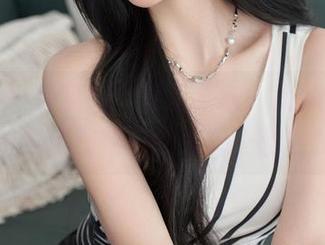 秀人网 – 奈奈Fox穿上皮衣，我的脑海里也开始浮现不知名的遐想…图包在这。