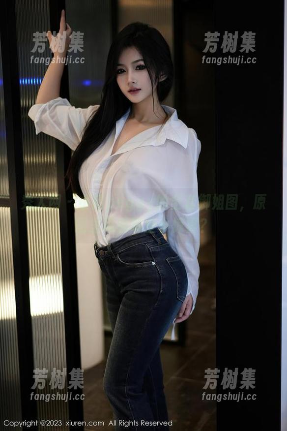 秀人网-小猪peggy 秀人网 - 小猪peggy的全套御姐图,原图里藏着哪些小惊喜?