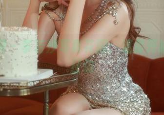 秀人网 – 李若汐写真花园：温柔开遍了小径边