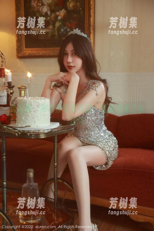 秀人网 - 李若汐写真花园：温柔开遍了小径边