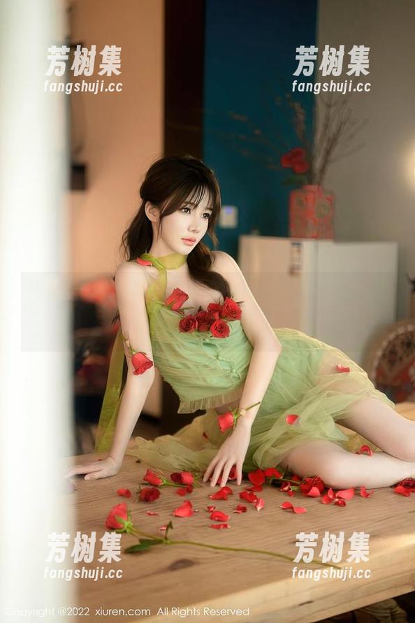 秀人网 - 袁圆的图集，在线欣赏，白的像极了我只喝牛奶的早晨