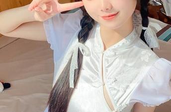 稚乖画册 – 赤西夜夜的私拍合集，镂空不说，隔着屏幕我也觉得羞耻