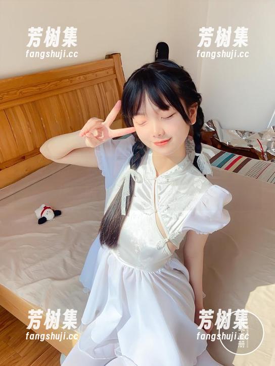 稚乖画册 - 赤西夜夜的私拍合集，镂空不说，隔着屏幕我也觉得羞耻