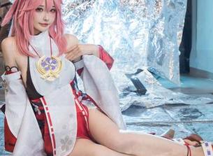 原图赏析：糖果果Candy和丝袜的‘无声对决’，究竟是腿抢了风头，还是丝袜偷了心？