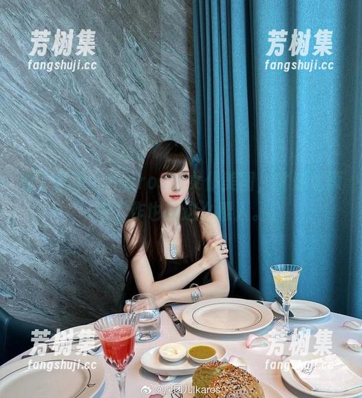 看了腐团儿Ikaros的女仆美图，才知道原来工作也能这么撩人。