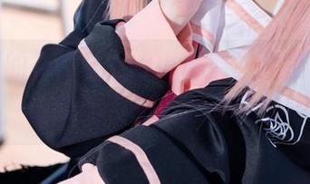 原图里的花铃Hana小恶魔，全套性感又含蓄，让我时不时想起来偷偷咧嘴。
