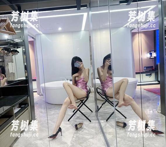 微密圈 - 看葛征如何驾驭这件火红的皮衣，全集火力全开，真让人捧心。