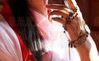 蜜桃社 – 最近双人的影像流出，伊素妍带来的图片，总让我觉得有点尴尬又好奇。