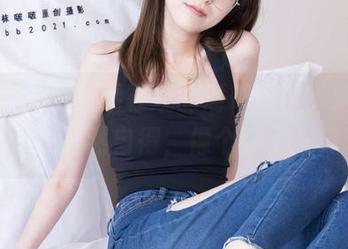 袜啵啵 – 来看看在线的瑶瑶天使，她喃喃自语，悠然自得，像个孩子一样。