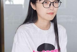 袜啵啵 – 甜甜圈的黑丝私拍：究竟要忍多久才不会被电到？
