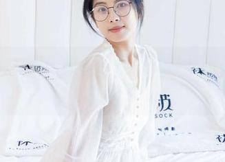 袜啵啵 – 走出框架，苏苏的裸足图集惊艳到我了