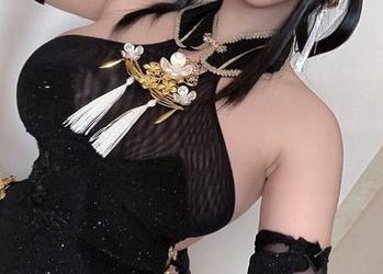 贝贝琪Becky该不会是白色毛衣的代言人吧，这张图片难以自拔！