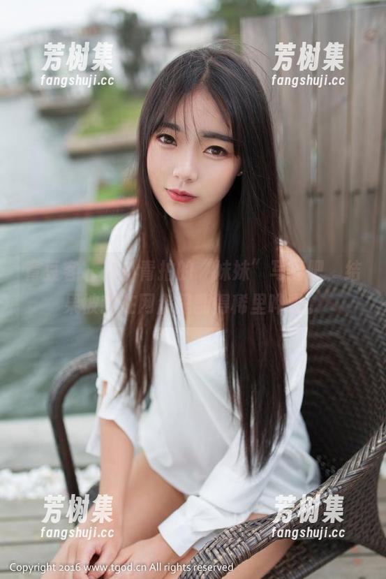 青豆客 - 艾小青拍的“妹妹”写真吧，结果被我在网盘里翻得稀里哗啦。