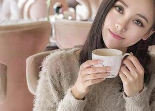 青豆客 – 免费送出颖莹儿YY白丝原图，保证你的眼睛要对我说谢谢！