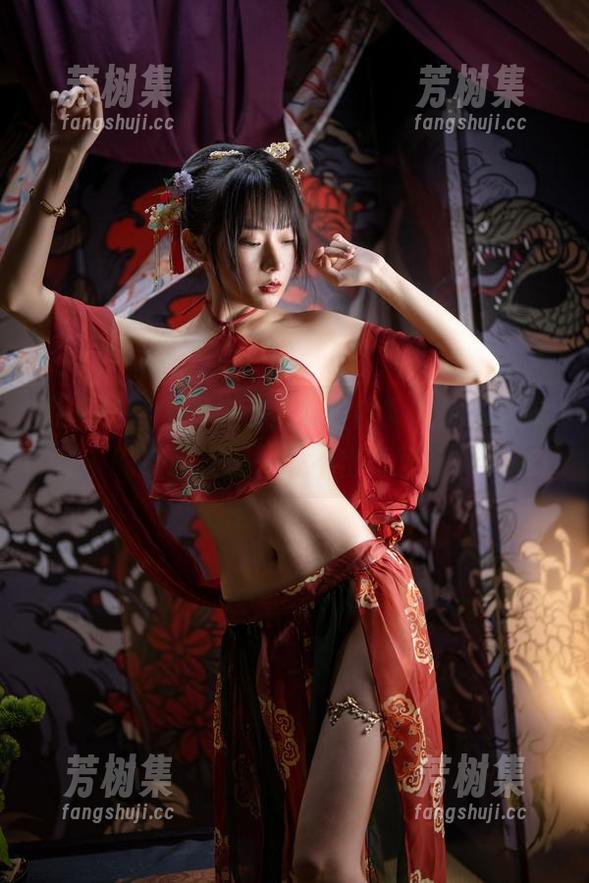 免费美图大合集，香草喵露露和她那独特的校服搭配…说不出哪里好。