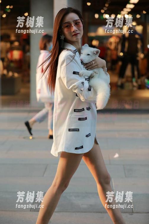 魔镜街拍 - 新版黑丝职场女神：婷婷的日常工作更新，合集等你来看