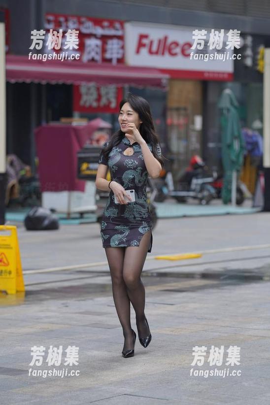 魔镜街拍 - 曼曼的裤里丝：原图一探究竟，图包里藏玄机！