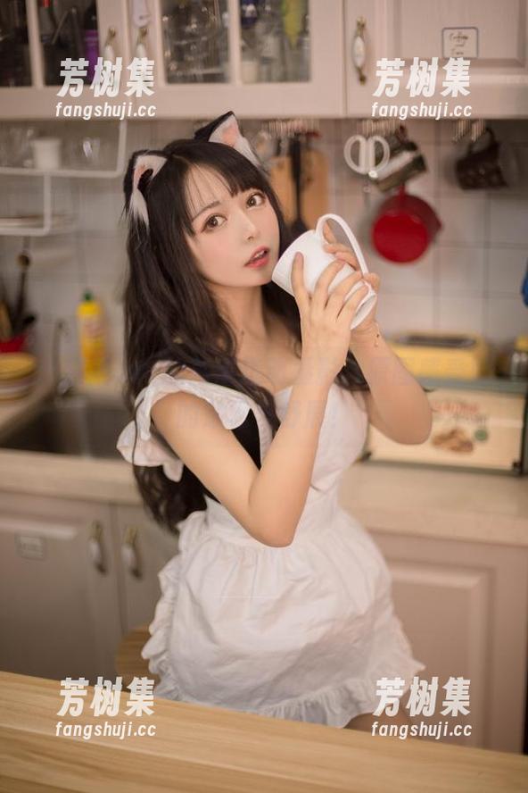 黑猫猫ovo的高清运动摄影，原图感受她的放松与舒展！